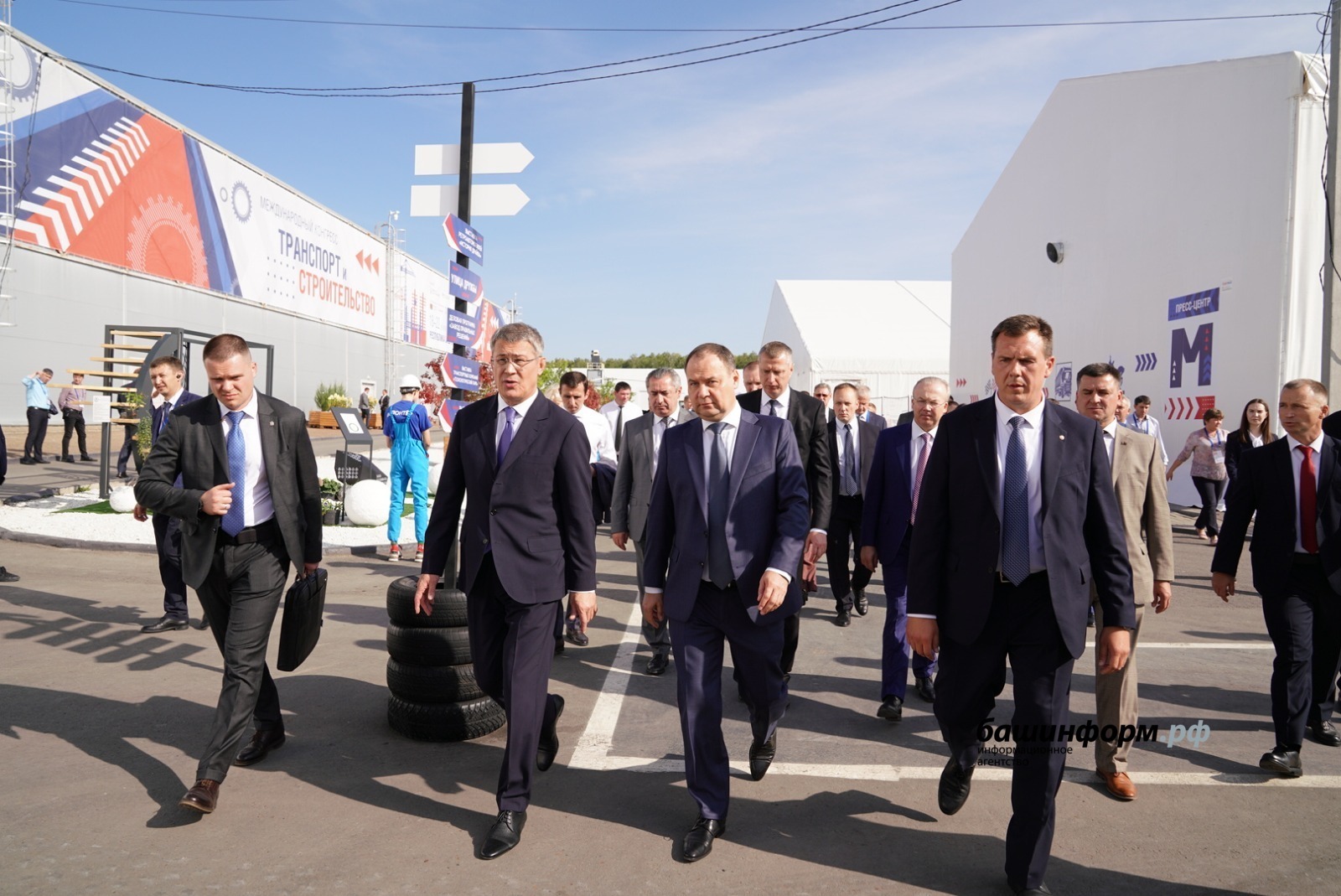 Премьер-министр Беларуси и Глава Башкирии посетили выставку конгресса «Транспорт и строительство»