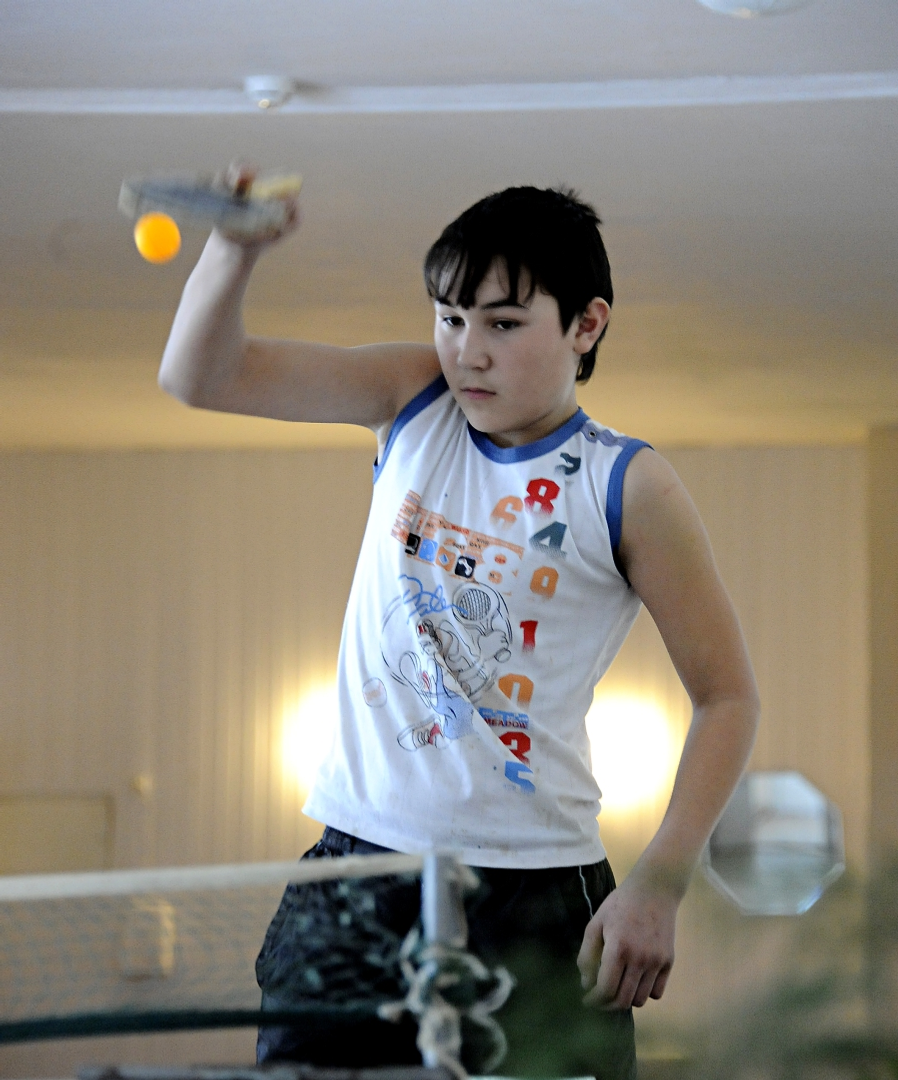 Ә мин өҫтәл теннисы уйнайым...