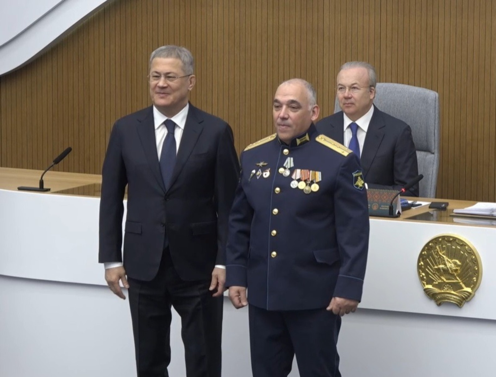 Радий Хәбиров МХО-ла ҡатнашыусыларҙы бүләкләне