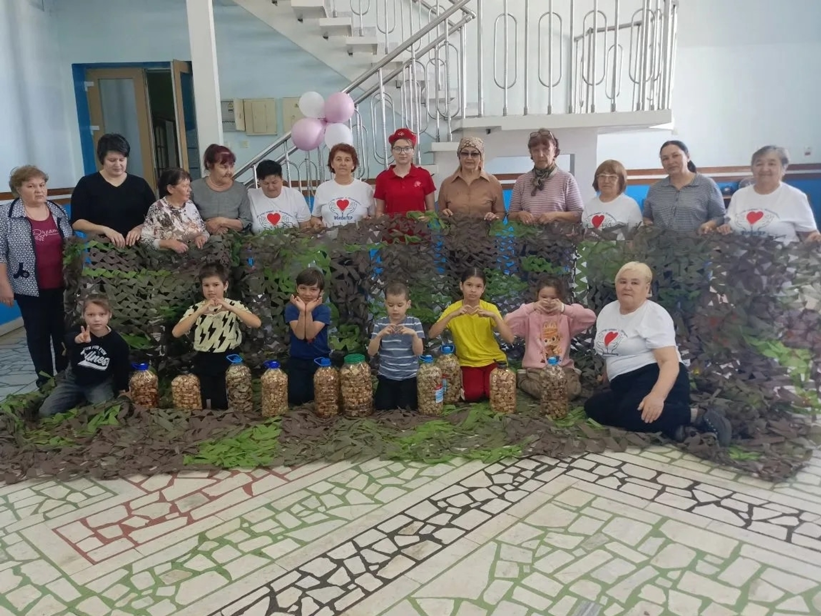 Һәр кем өлөш индерә