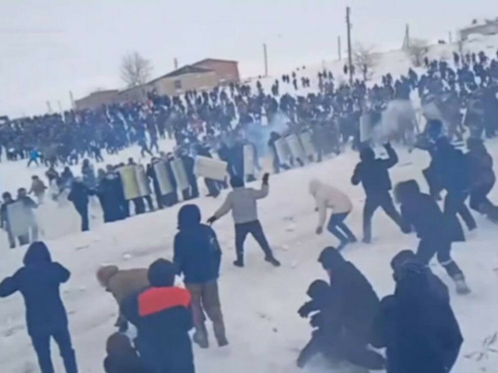 Республикалағы протестар Радий Хәбировҡа тотороҡлолоҡ өҫтәйәсәк