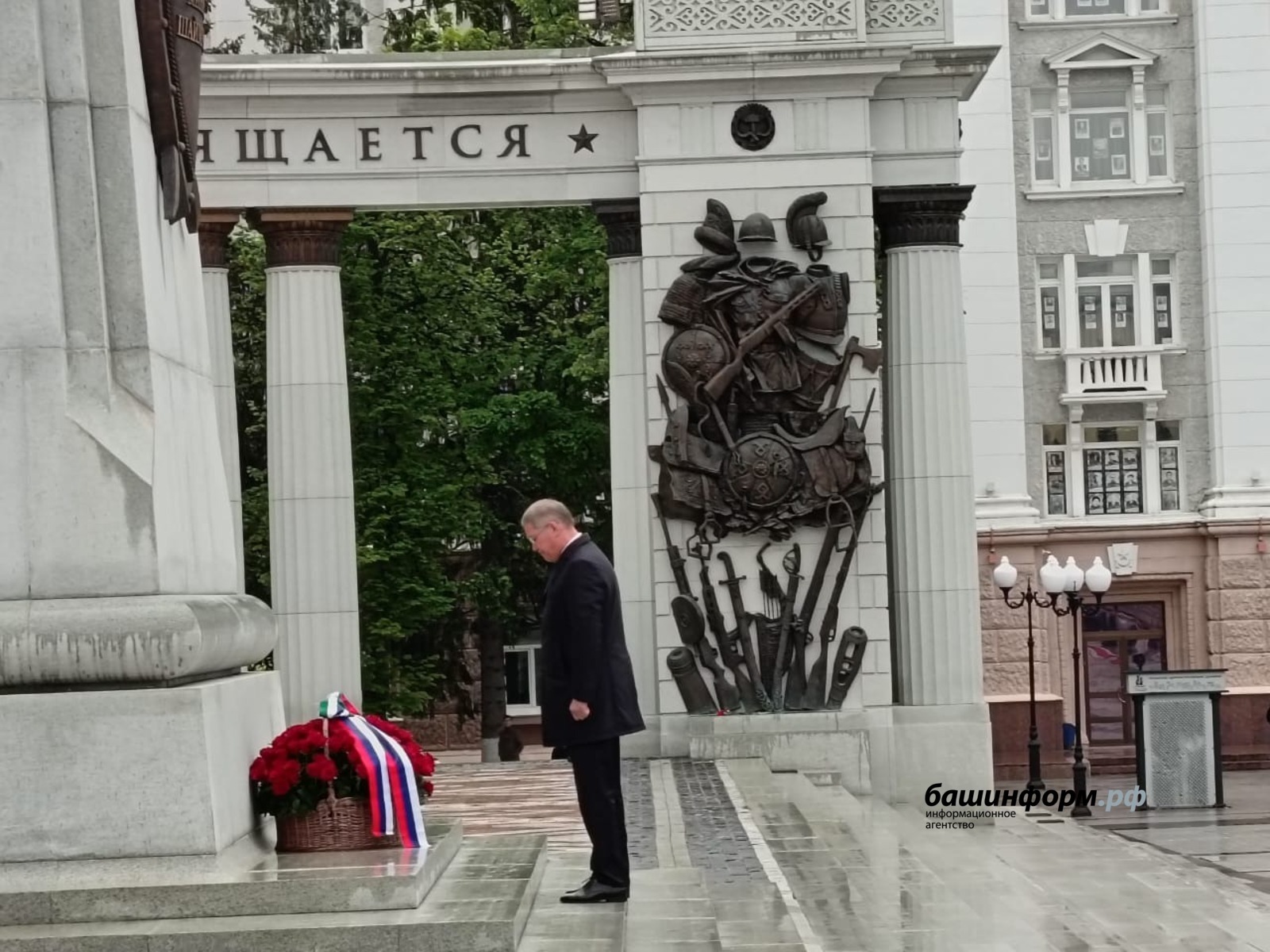 Шайморатов һәйкәленә сәскә һалынды