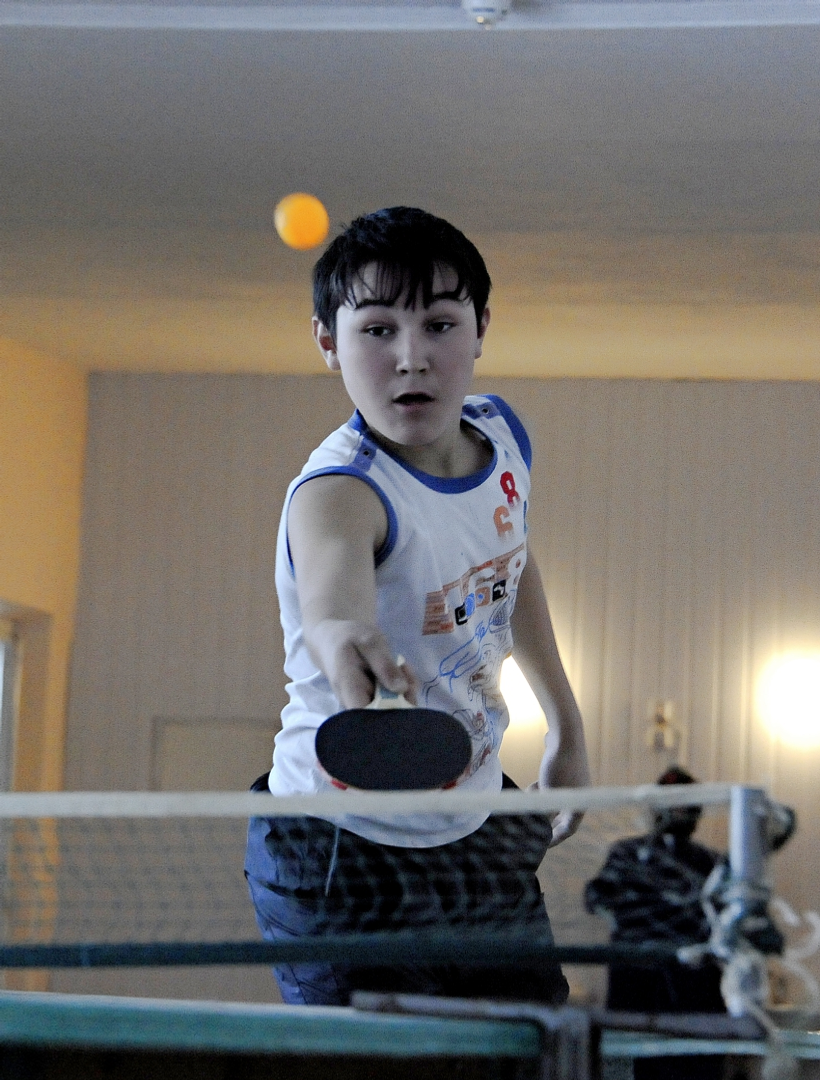 Ә мин өҫтәл теннисы уйнайым...