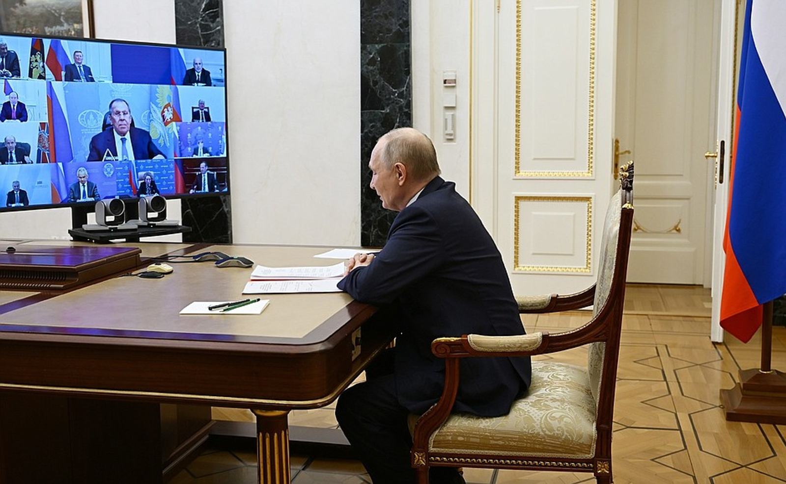 Именлек Советының даими ағзалары менән кәңәшмә