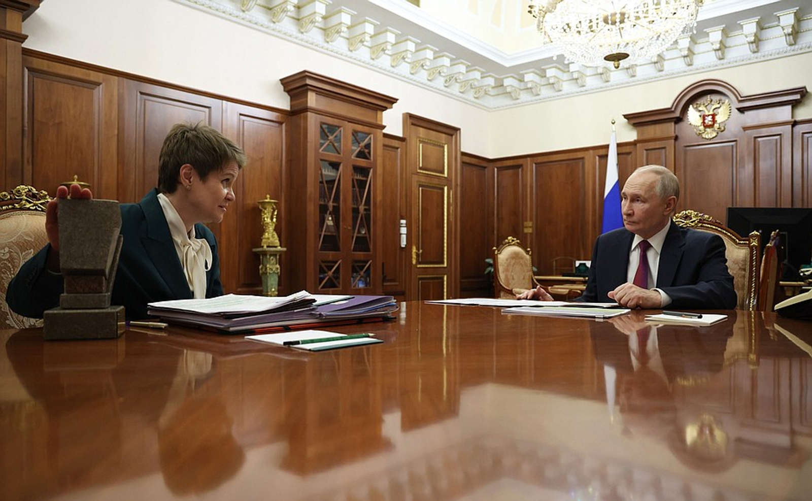 Владимир Путин Елена Шмелёва менән осрашты