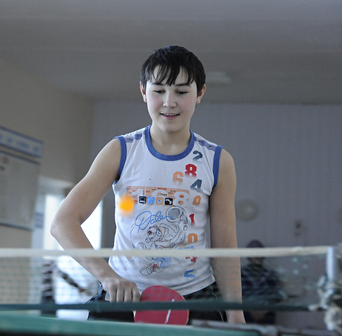 Ә мин өҫтәл теннисы уйнайым...