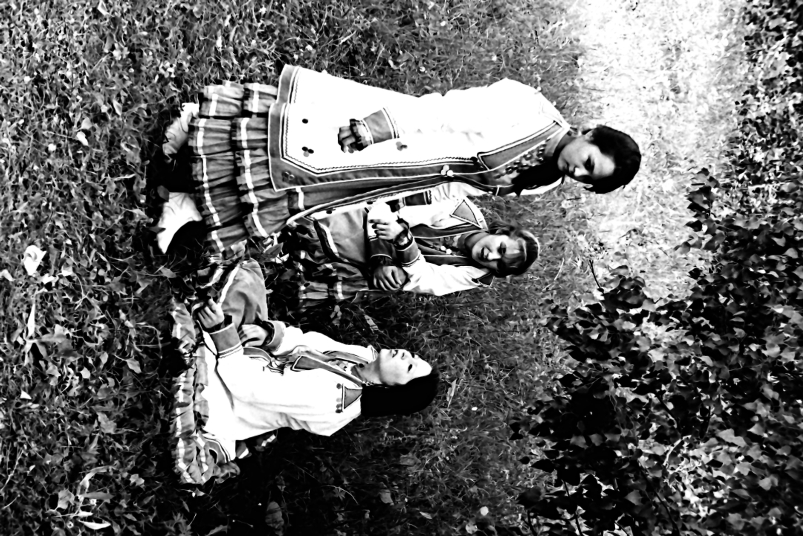 Әхирәттәр...