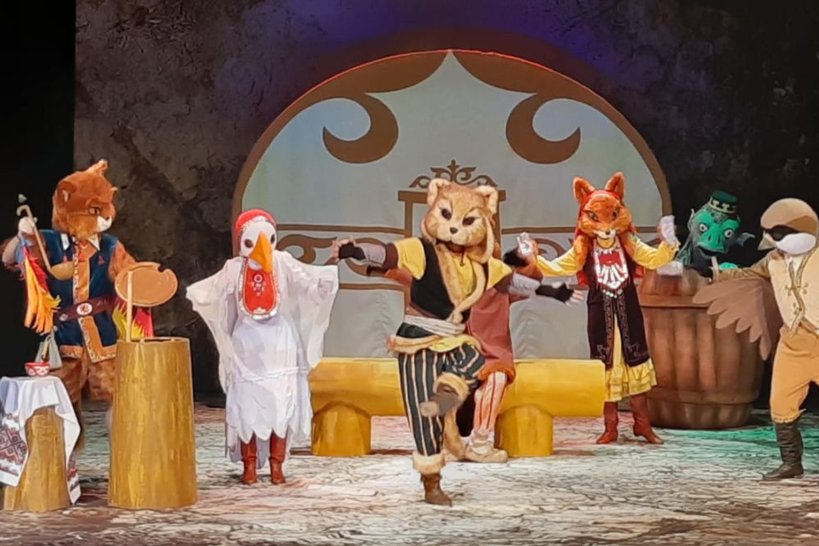 Бөгөн Халыҡ- ара ҡурсаҡ театрҙары көнө