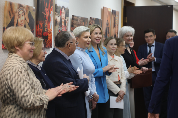 Бик матур күргәҙмә асылды