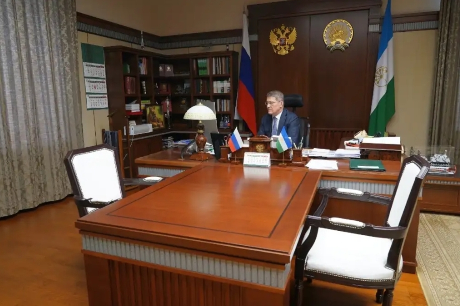 Радий Хәбиров: "Дәүләт власы органдарының финанс дисциплинаһын күтәреү мөһим эш булып тора"