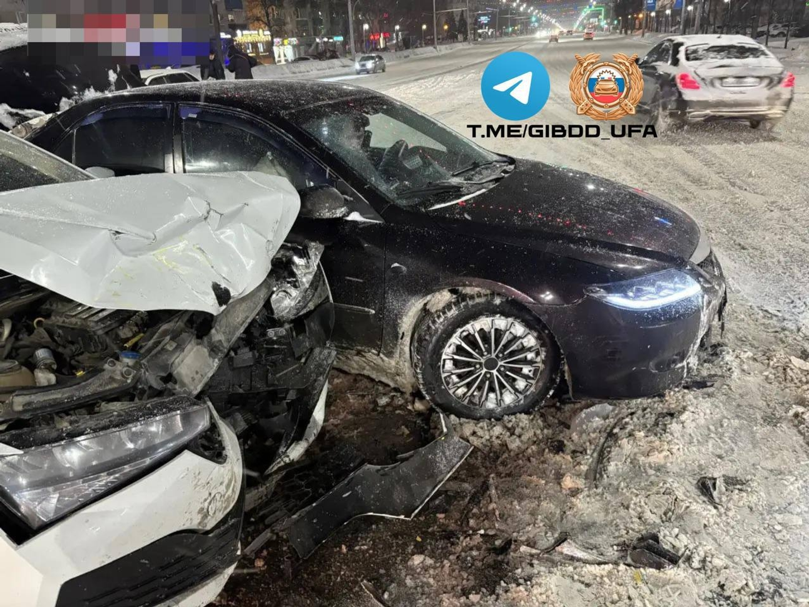 Кисә Өфөнөң "Ҡала советы" туҡталышында алты машина бәрелешкән