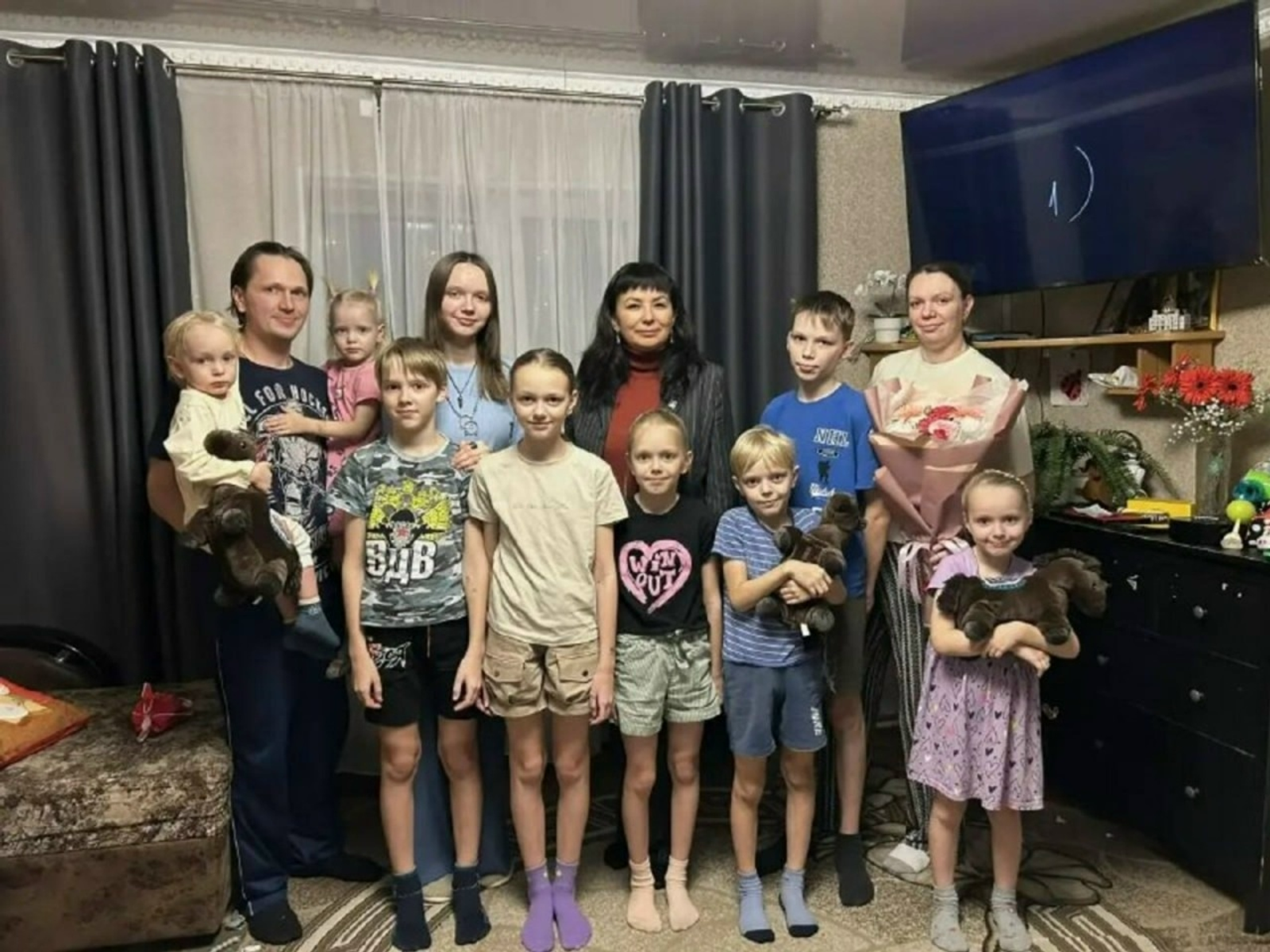 Төклө аяғың менән, бәләкәс! 10-сы бәпәйҙәрен алып ҡайтҡандар!