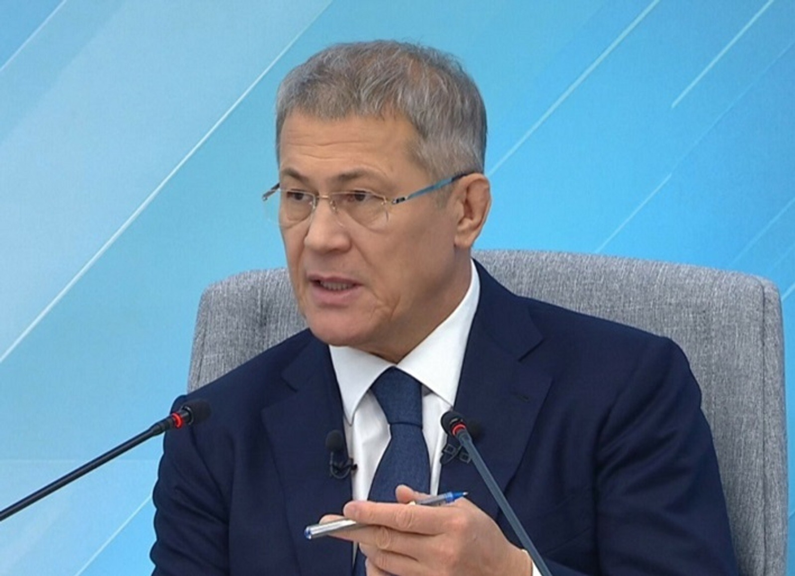 Ысынбарлыҡ менән бер сафта